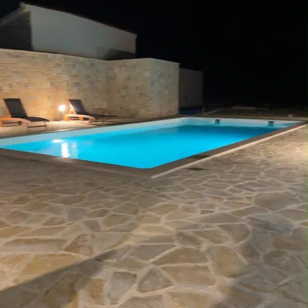 Hidden Villa *